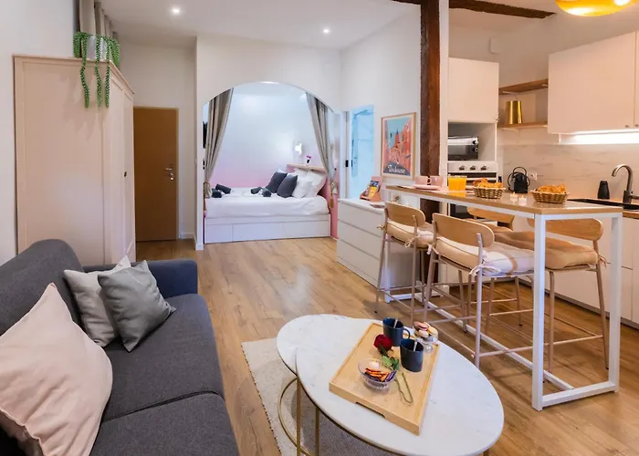 Capitole La Voute Rose Apartman *